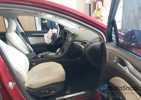 2016 Ford Fusion Titanium z USA, uszkodzony, nr VIN 3FA6P0K95GR119017